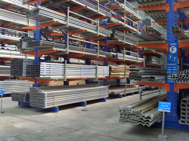 Cantilever pipe rack