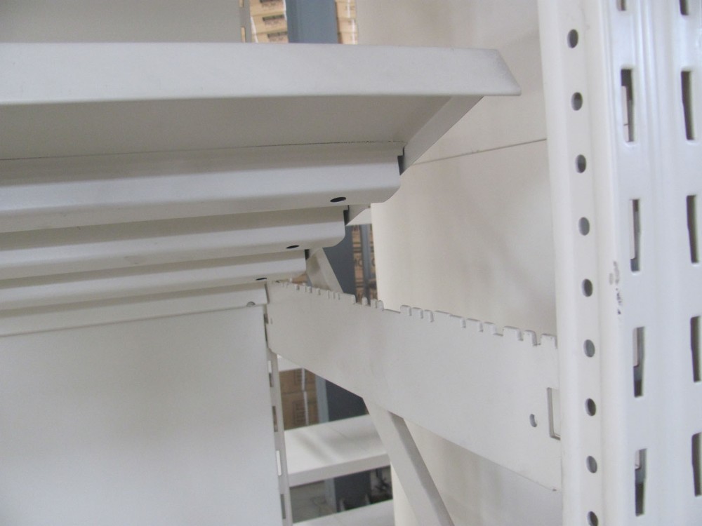 Flat shelf bracket